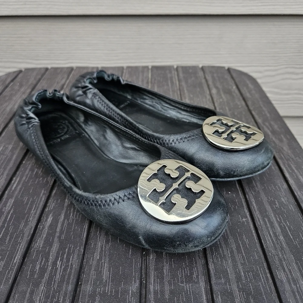 Tory Burch Reva Black Leather Silver Mediallion Slip On Ballet Flats Size 6 M